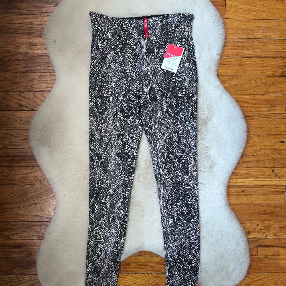 SPANX Black White and Grey Patterned Snakeskin Leggings NWT